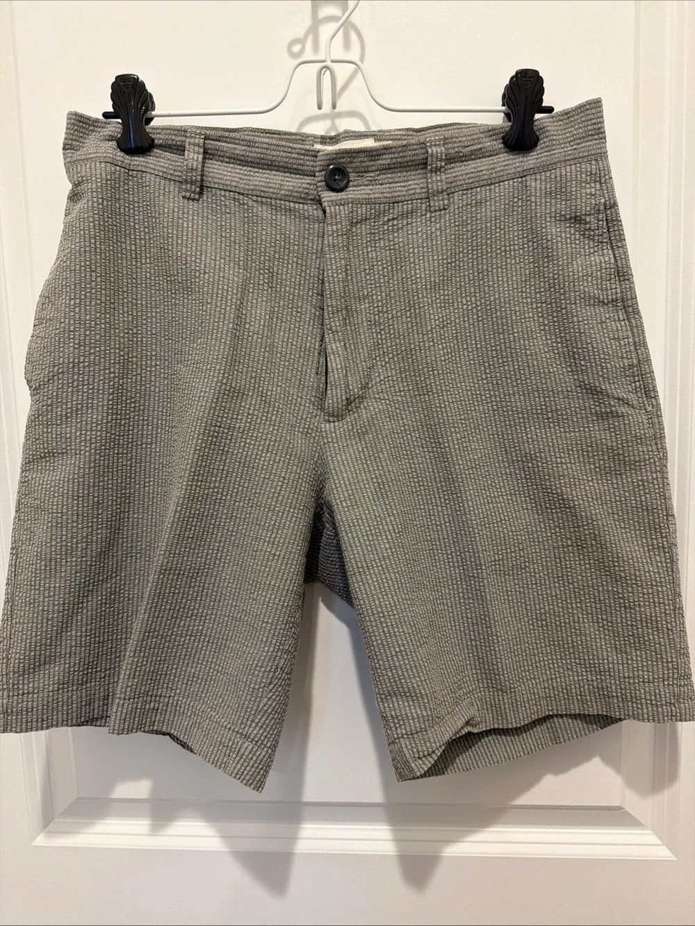 J. Crew Men's Textured Seersucker Flat Front Shorts - Gray
